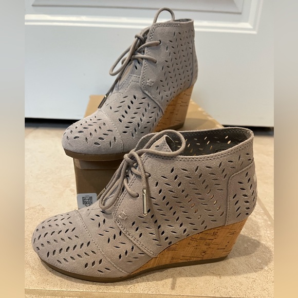 NEW Toms wedges in box size 6 - Picture 2 of 5
